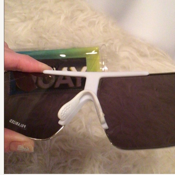 NEW! Quay pre game polarized sunglasses